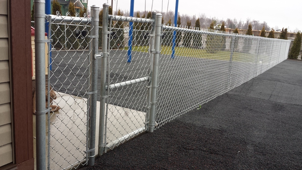 CHAIN LINK ENCLOSURES-Residential